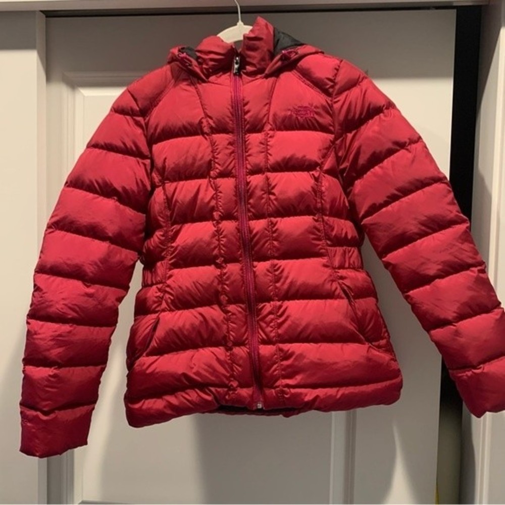 Women’s magenta puffer jacket down by The north face